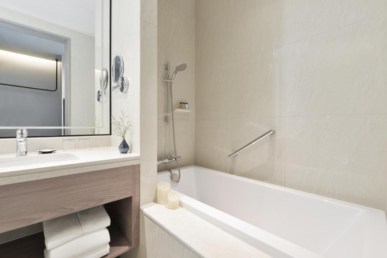 Centre Point Hotel Terminal21 Korat Nakhonratchasima Екстериор снимка Bathroom