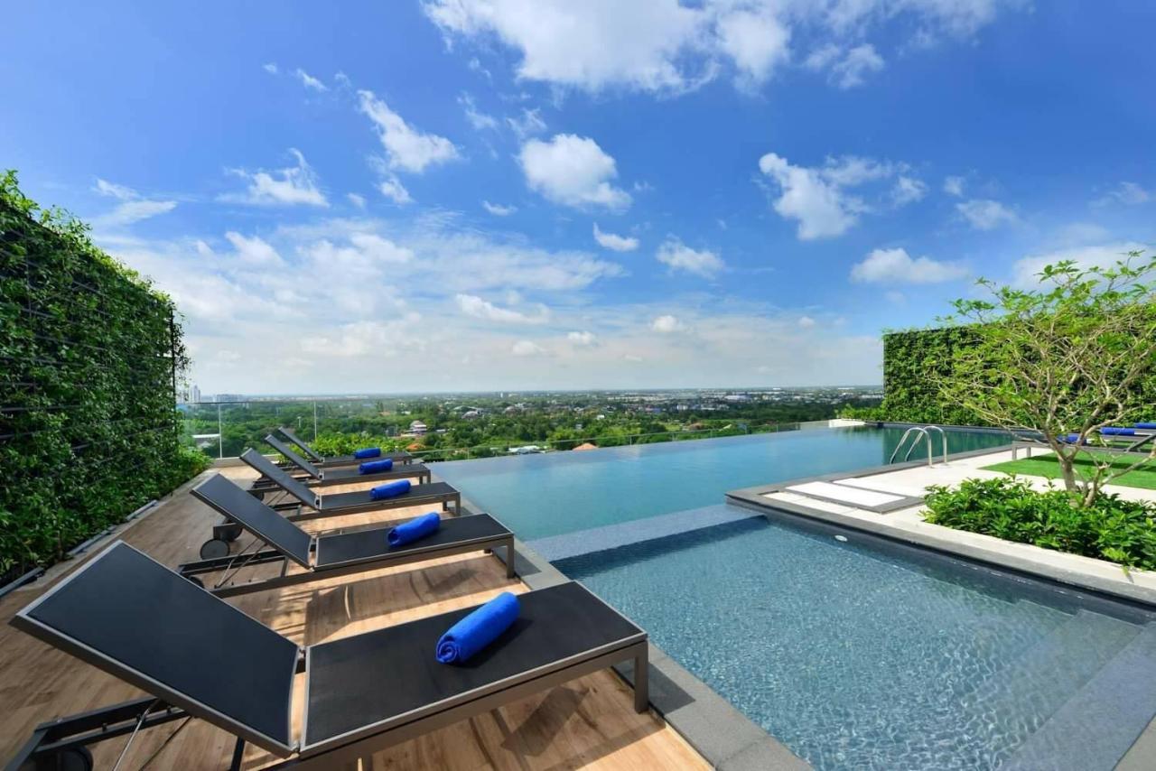 Centre Point Hotel Terminal21 Korat Nakhonratchasima Екстериор снимка Infinity pool at the hotel