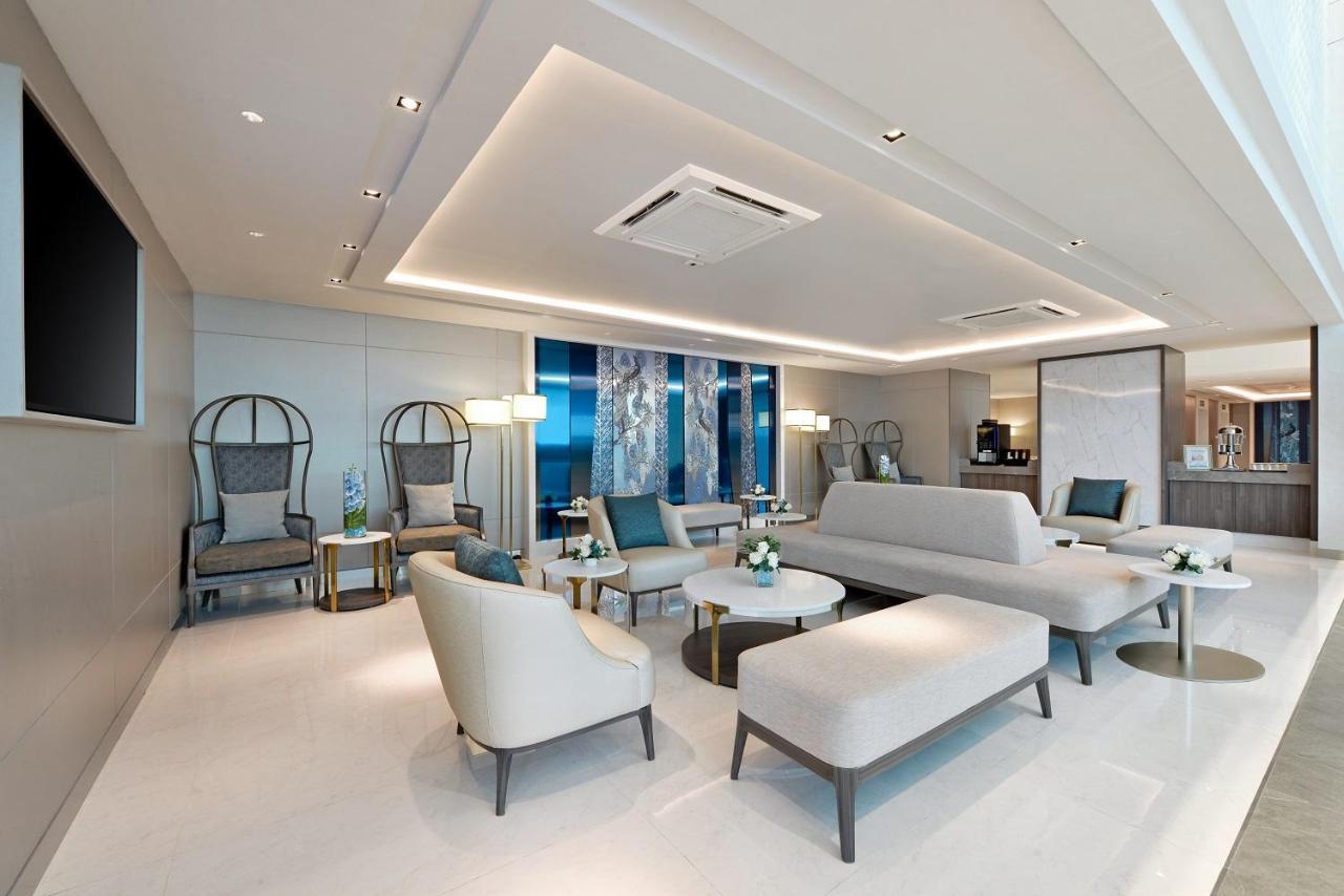 Centre Point Hotel Terminal21 Korat Nakhonratchasima Екстериор снимка The Royal Wing Suites & Spa