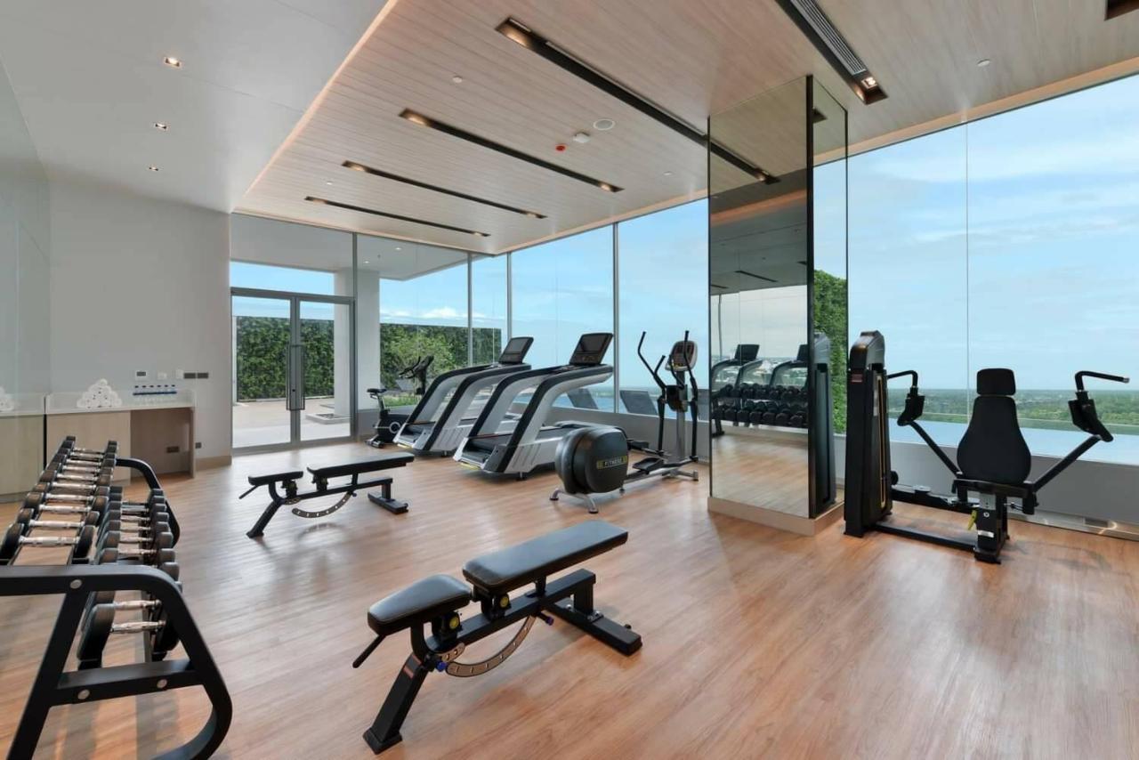 Centre Point Hotel Terminal21 Korat Nakhonratchasima Екстериор снимка The gym at the hotel
