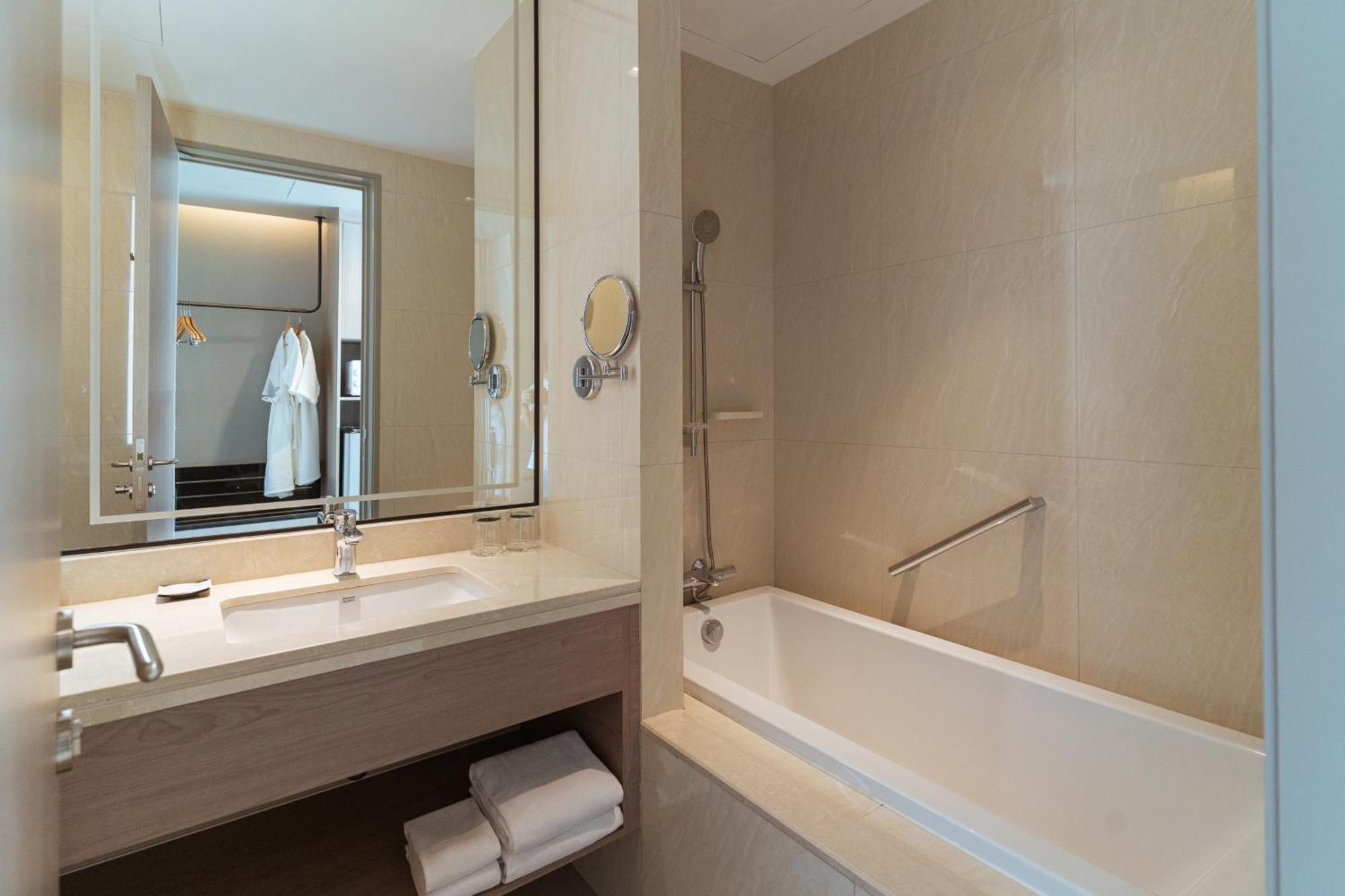 Centre Point Hotel Terminal21 Korat Nakhonratchasima Екстериор снимка Bathroom