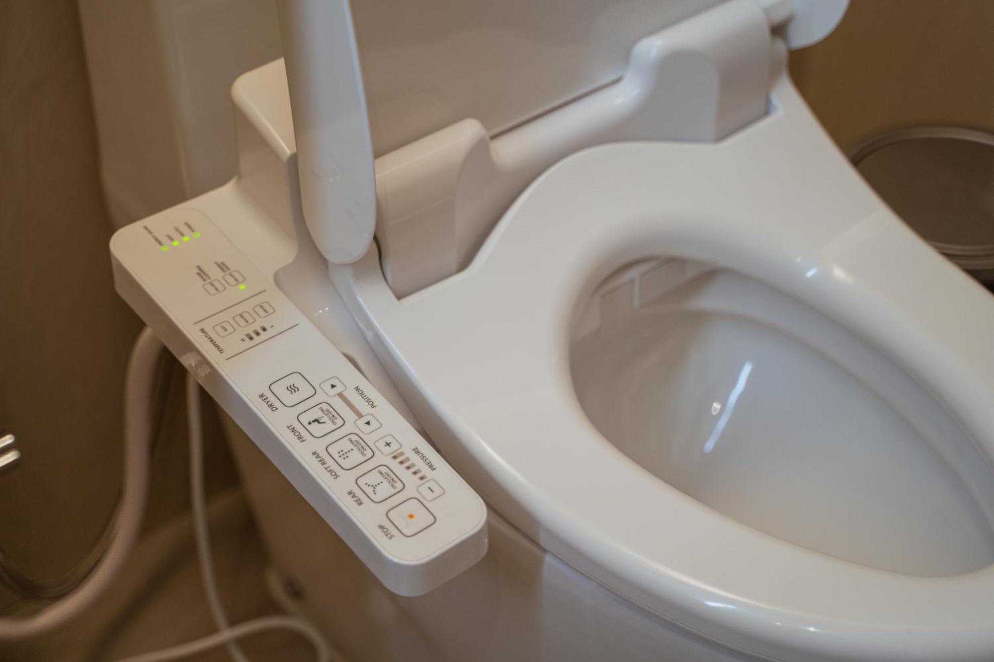 Centre Point Hotel Terminal21 Korat Nakhonratchasima Екстериор снимка A modern Japanese toilet with bidet and heated seat