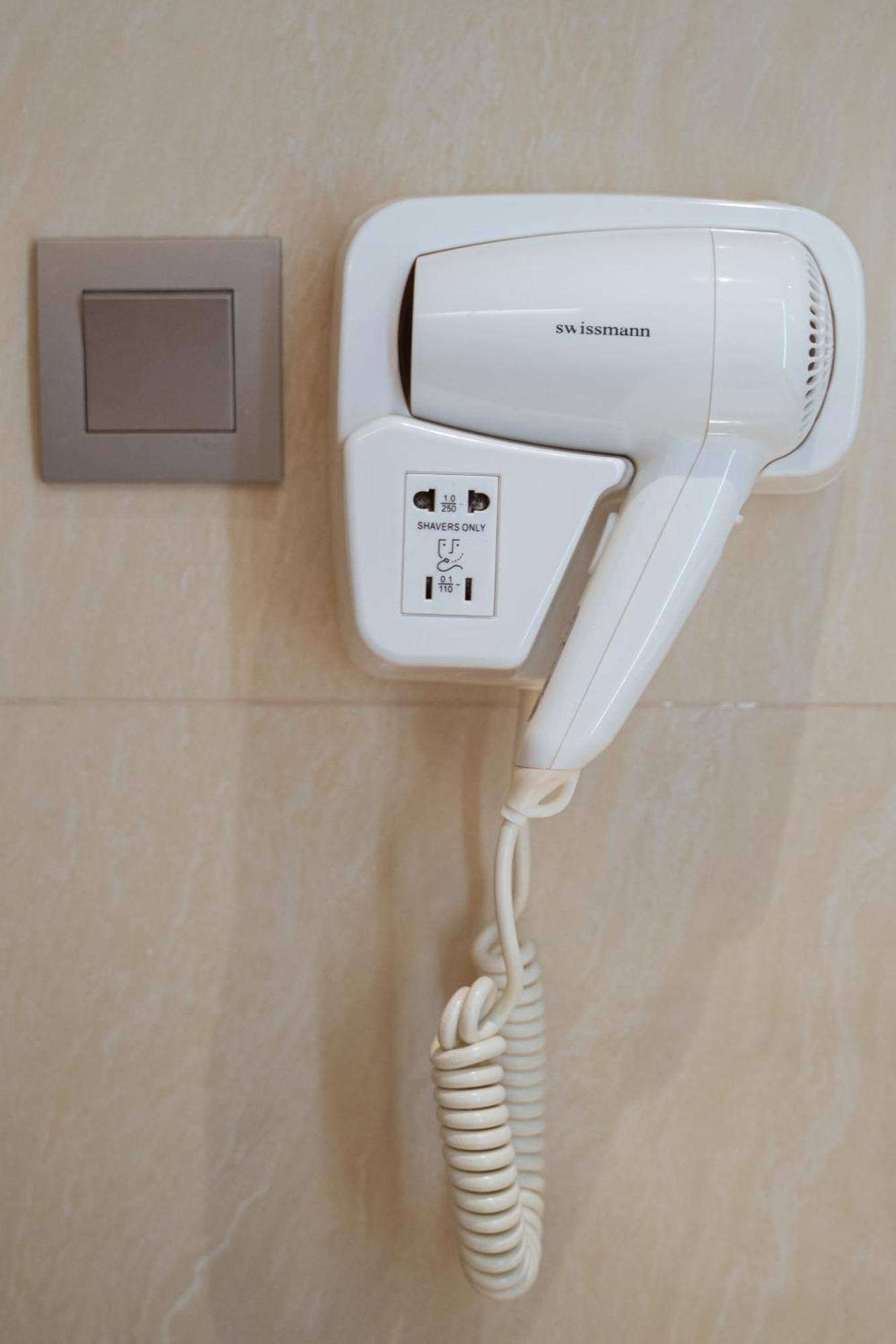 Centre Point Hotel Terminal21 Korat Nakhonratchasima Екстериор снимка A wall-mounted hair dryer
