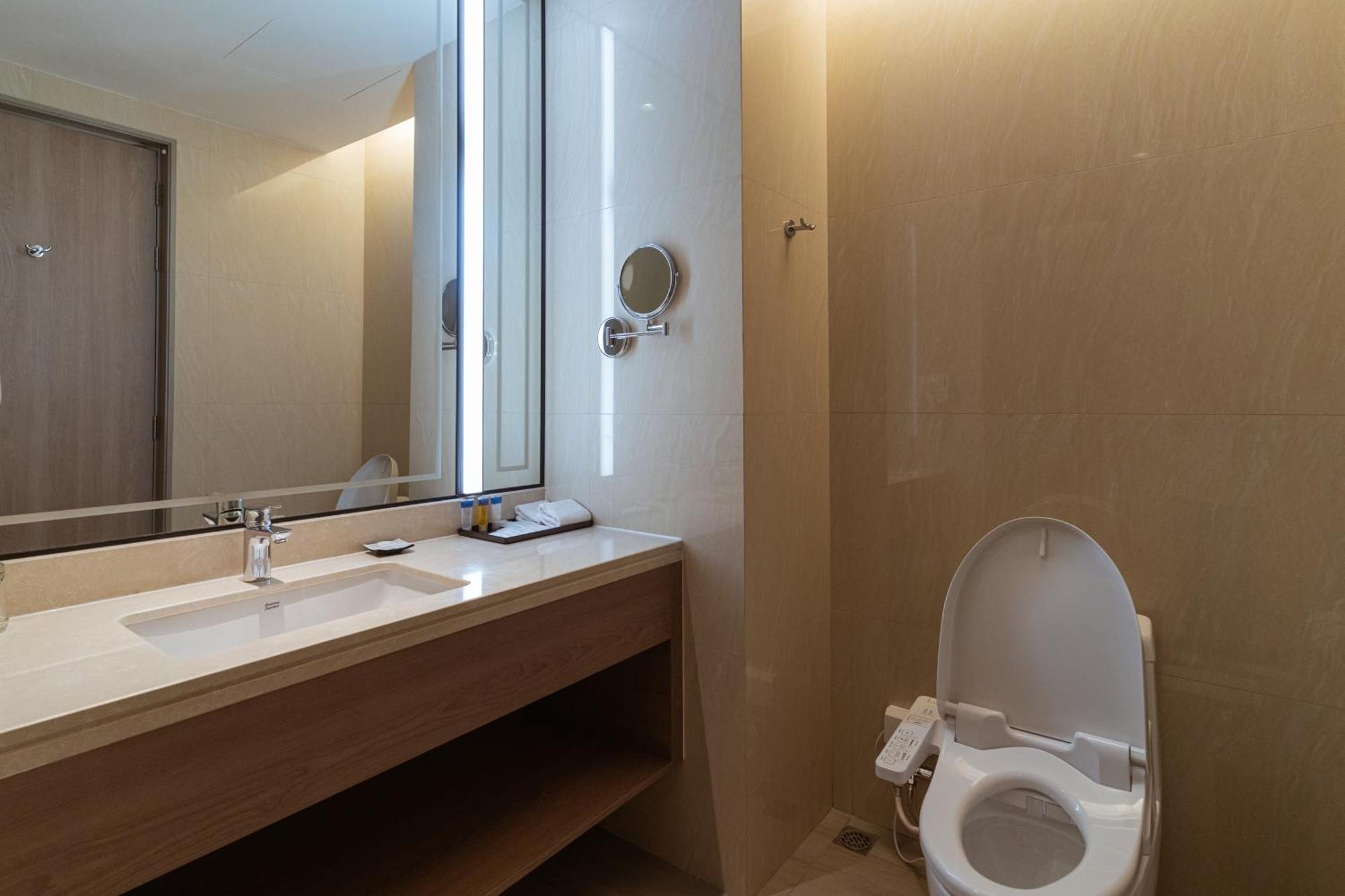 Centre Point Hotel Terminal21 Korat Nakhonratchasima Екстериор снимка Bathroom
